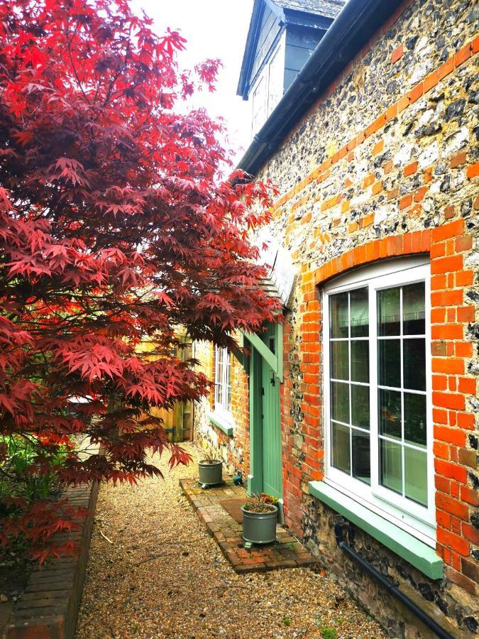 Historic, Traditional & Spacious Wiltshire Cottage Shrewton Buitenkant foto