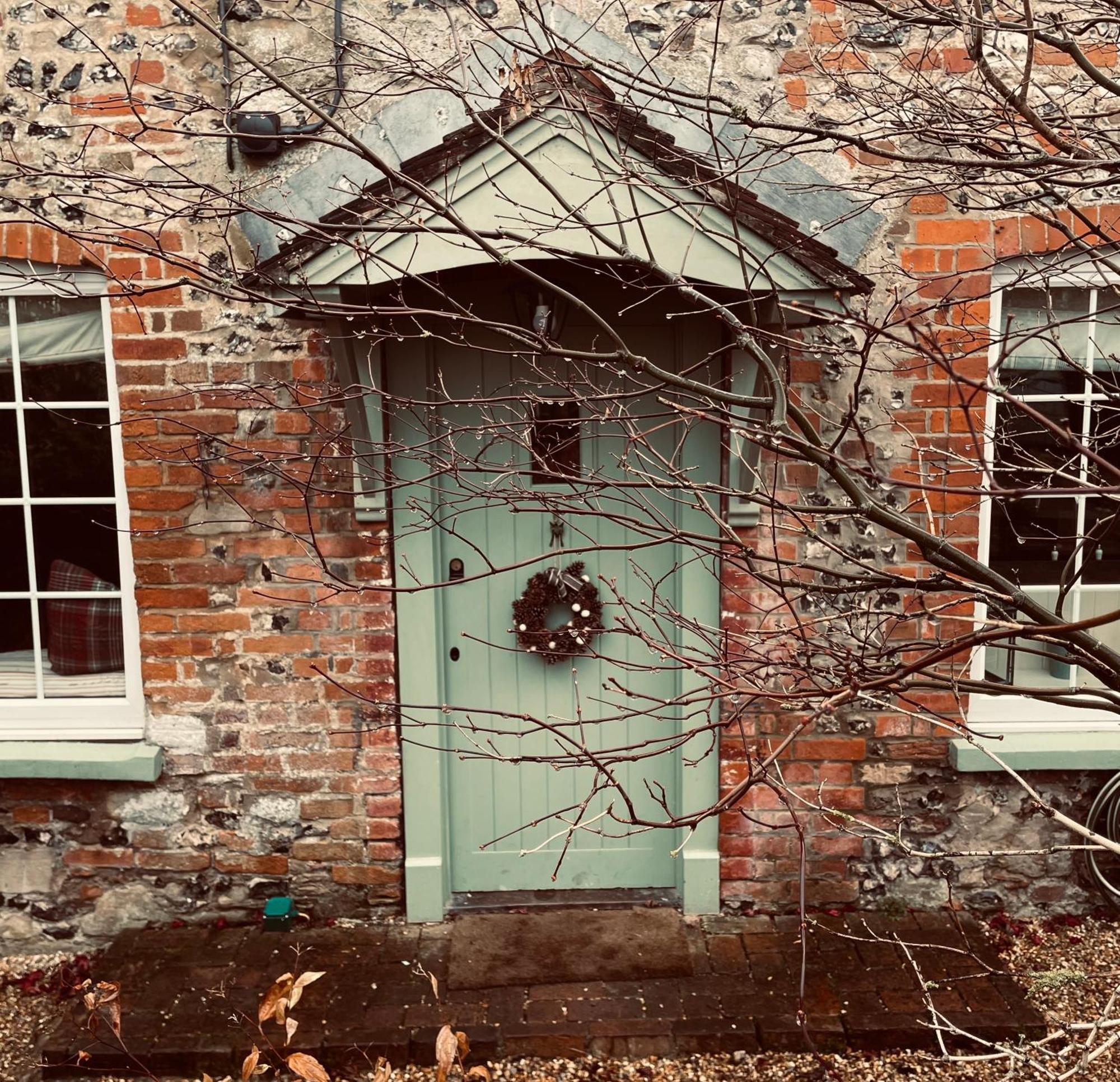 Historic, Traditional & Spacious Wiltshire Cottage Shrewton Buitenkant foto